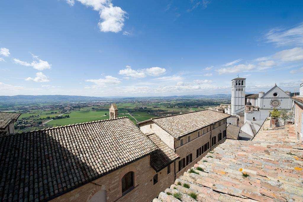 Hotel Properzio Assisi Comodidades foto